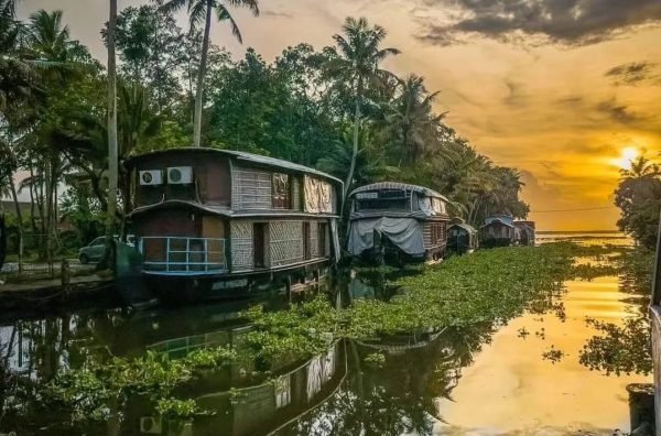 munnar to alleppey cover