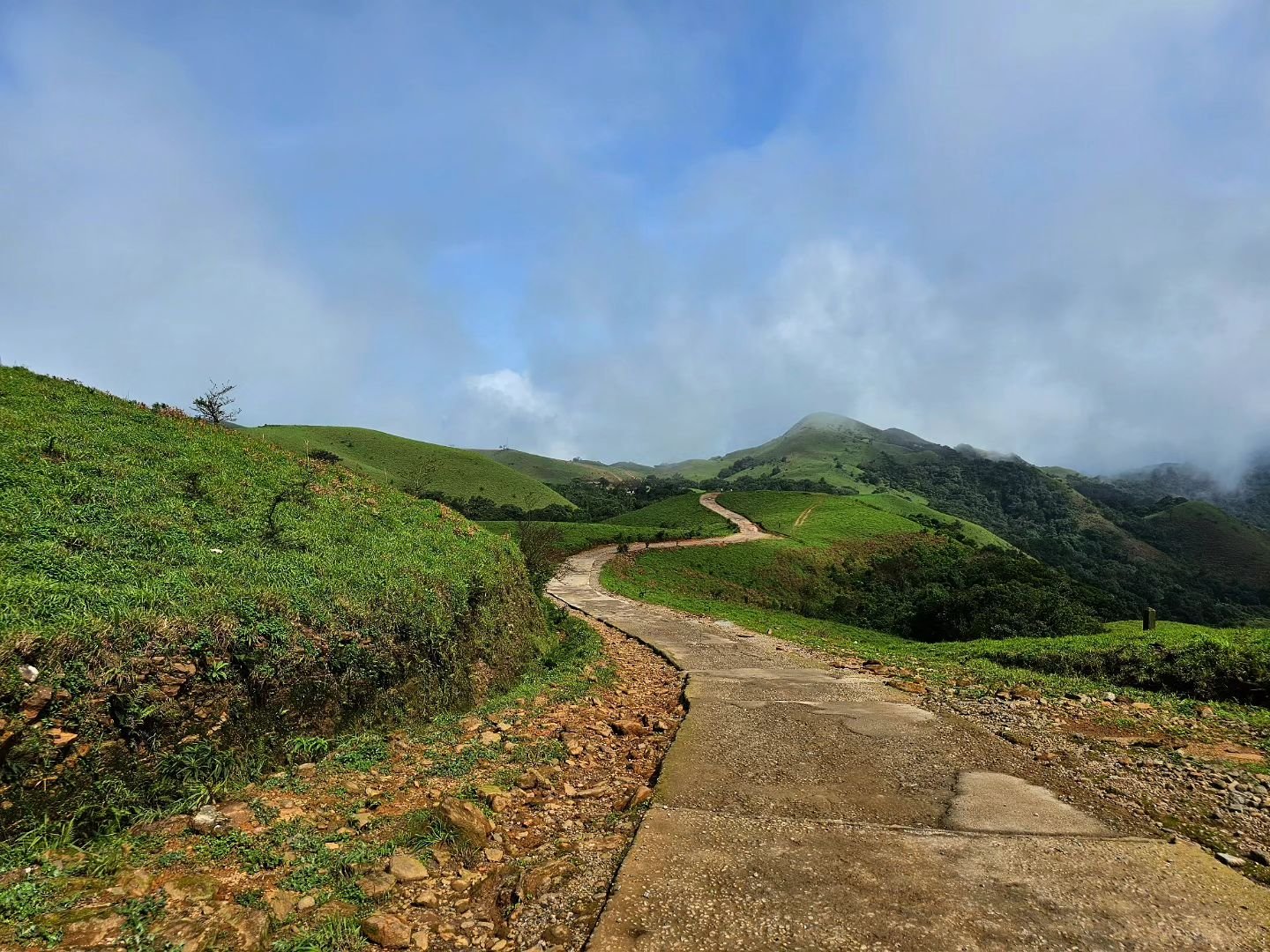 Mandalpatti Peak, Trek